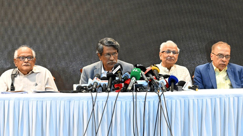 জাতীয় নির্বাচনের দিন অথবা এর আগে গণভোটের সুপারিশ