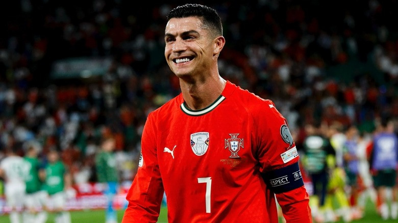 ফুটবলকে বিদায় জানাতে যাচ্ছেন রোনালদো