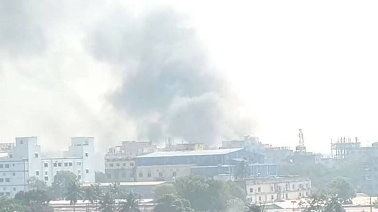 টঙ্গীতে তুলার গোডাউনে ভয়াবহ আগুন