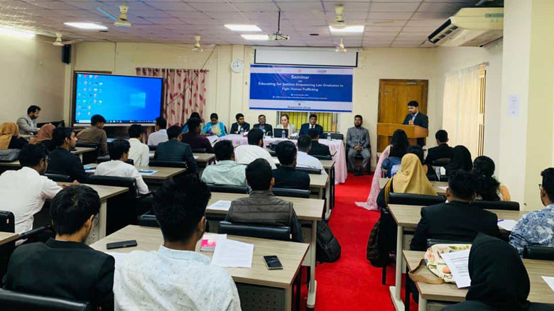 নোবিপ্রবিতে আইওএম এর মানবপাচার প্রতিরোধ বিষয়ক সেমিনার