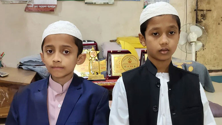 সাড়ে ৪ মাসে কোরআনে হাফেজ দুই শিক্ষার্থী