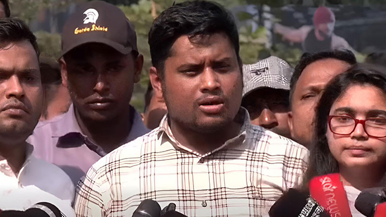 হাসিনার ফাঁসি দেখা পর্যন্ত খালেদা জিয়ার বাঁচা উচিত : হাসনাত