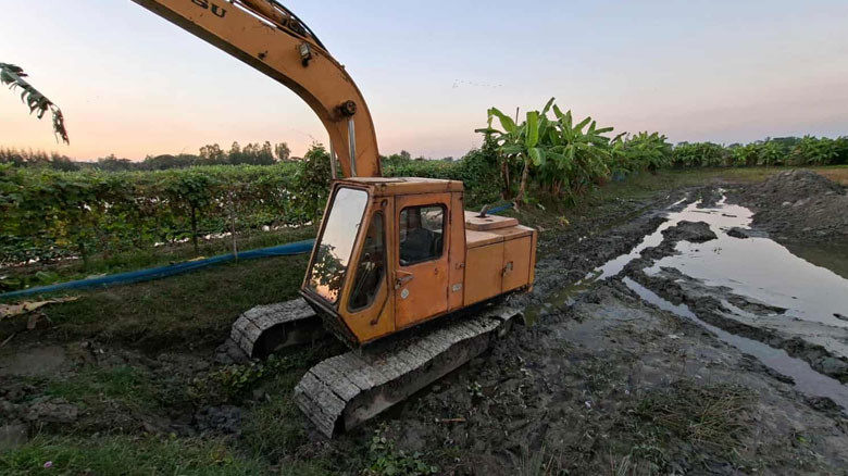 নোবিপ্রবির পার্শ্ববর্তী এলাকায় বালু উত্তোলন, ঝুঁকিতে স্থাপনা