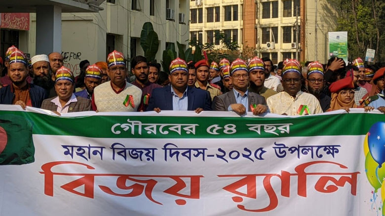 বর্ণাঢ্য আয়োজনে নোবিপ্রবিতে বিজয় দিবস উদযাপন...