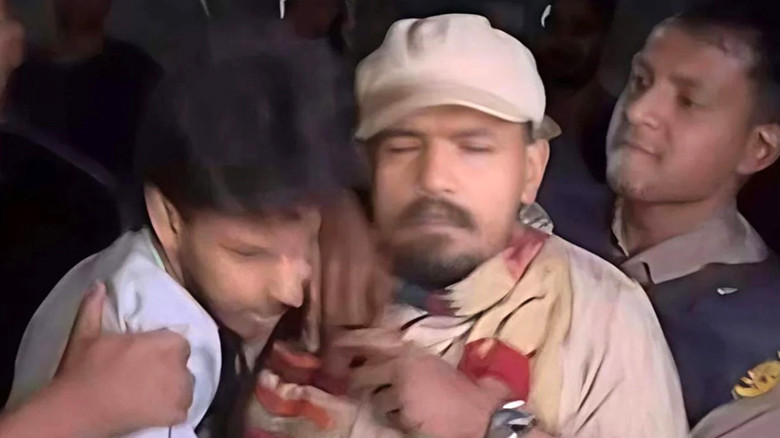 শক্তি প্রয়োগে আইন মানছে কি পুলিশ?